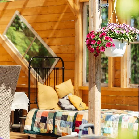 Yoevesi Atelier Home, Yoeveden Ateljeekoti