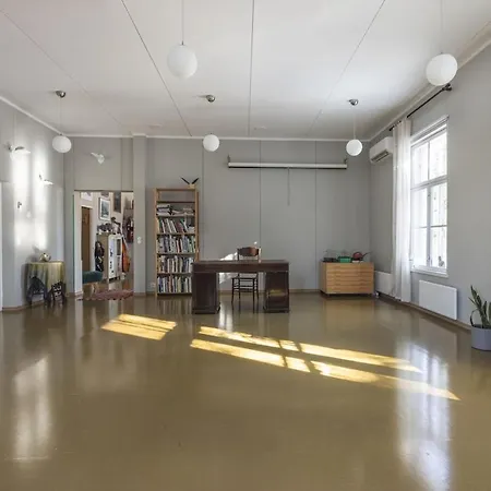 Yoevesi Atelier Home, Yoeveden Ateljeekoti *