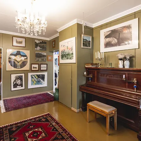 Yoevesi Atelier Home, Yoeveden Ateljeekoti *